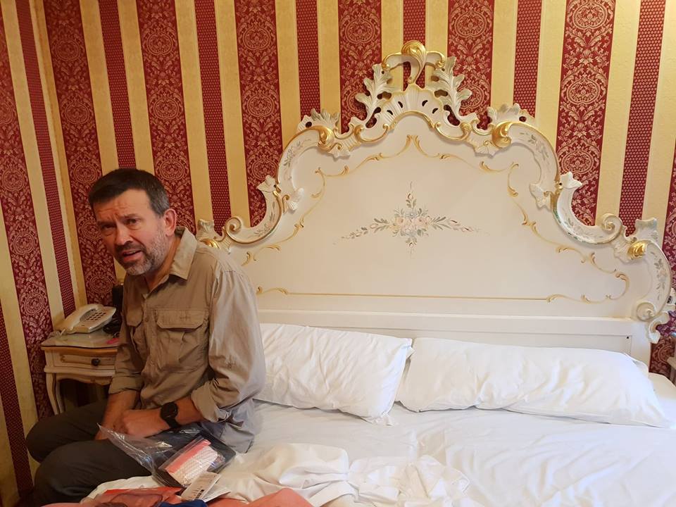 Martin waiting for Cindy