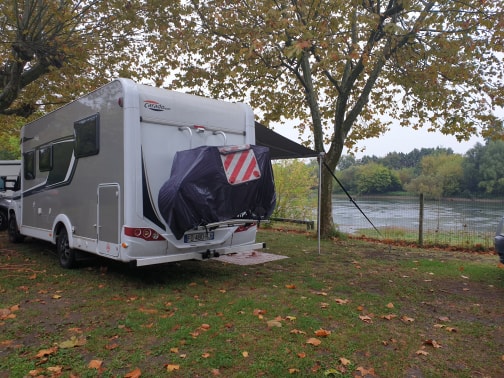 Marsha pitched up along the bank of the River Dordogne at Castillon-la-Bataille